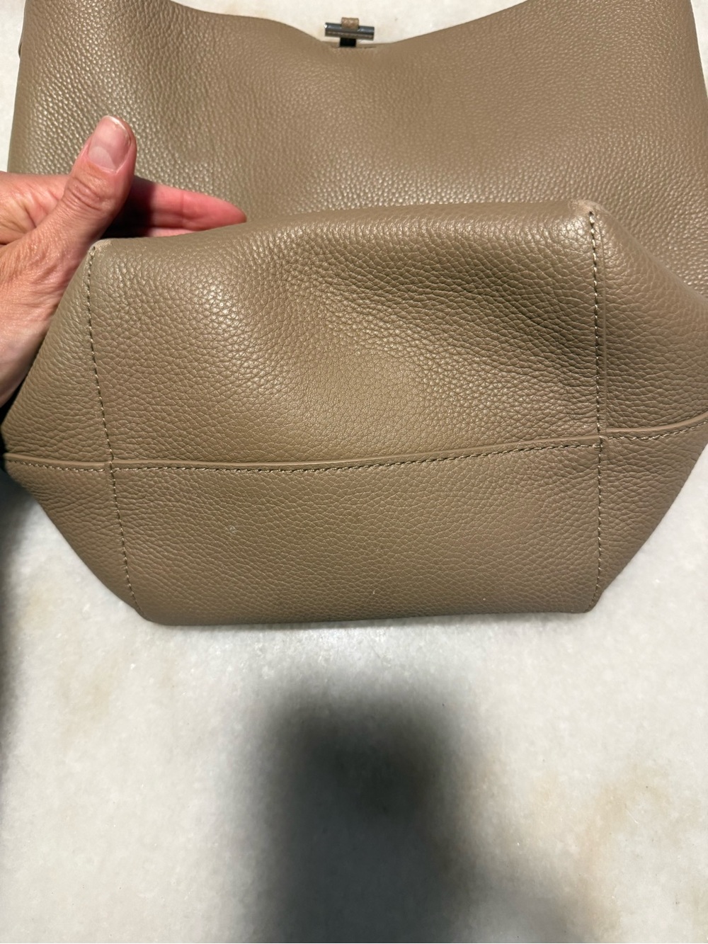 Quince Italian Leather Soft Bucket Shoulder Bag - Picture 6 of 7